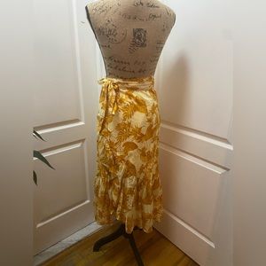 Cross skirt gorgeous yellow flowers 🌼🌼🌼🌼🥰🥰🥰